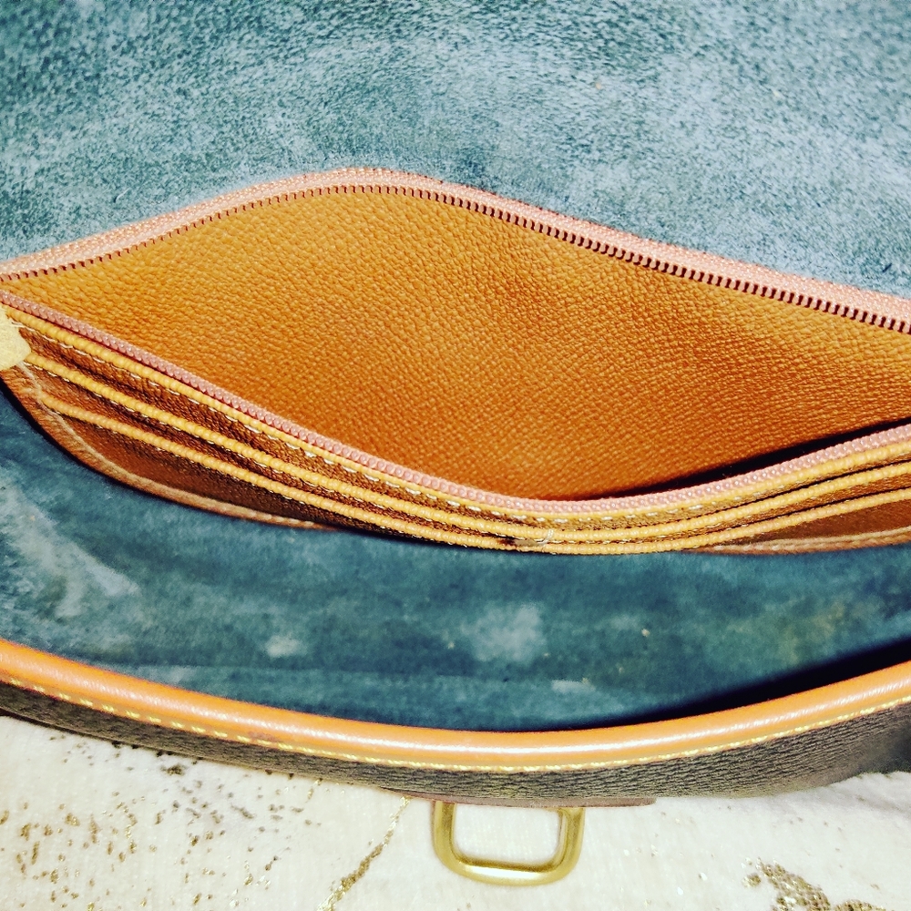 Authentic Dooney & Bourke purse - Picture 10 of 12